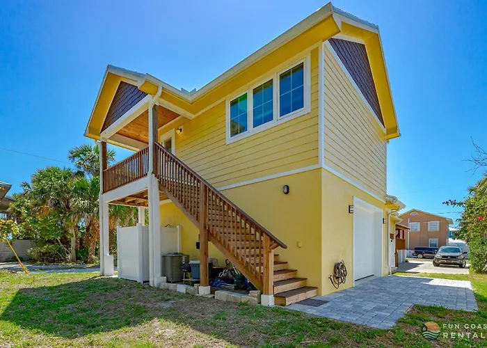 Dog Friendly Loft Steps From Beach With Gas Barbecue Grill And Upstairs Deck!