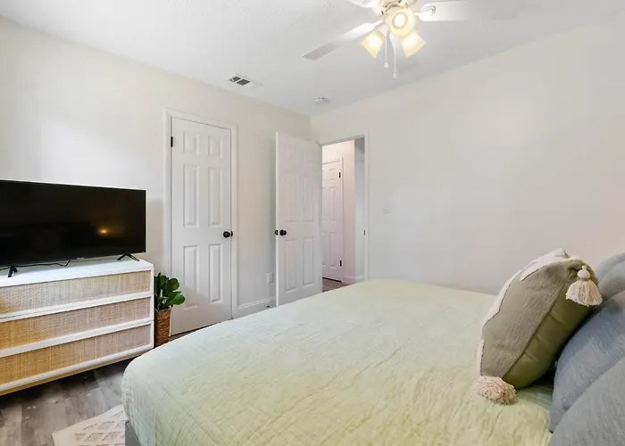 Paradise Palms- Tropic Suite- Pool - Steps To Ocean - 10 Min To Downtown