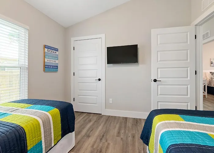 Sunrise Cottage - Minutes To Downtown & Beaches