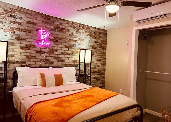 Apartment Near Tpa Airport