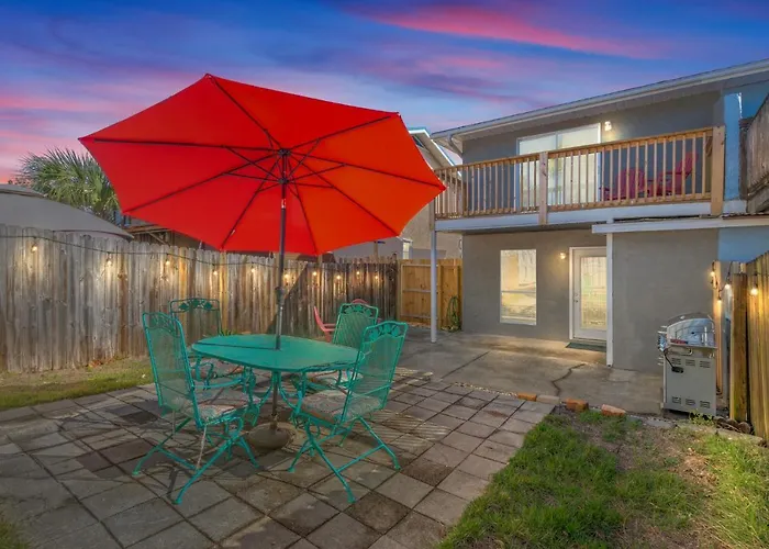 Beach Haven - Seasonal Hot Tub, Fire Pit, Bbq, 700 Feet To Beach, Central Pcb, Free Daily Activities, & More!