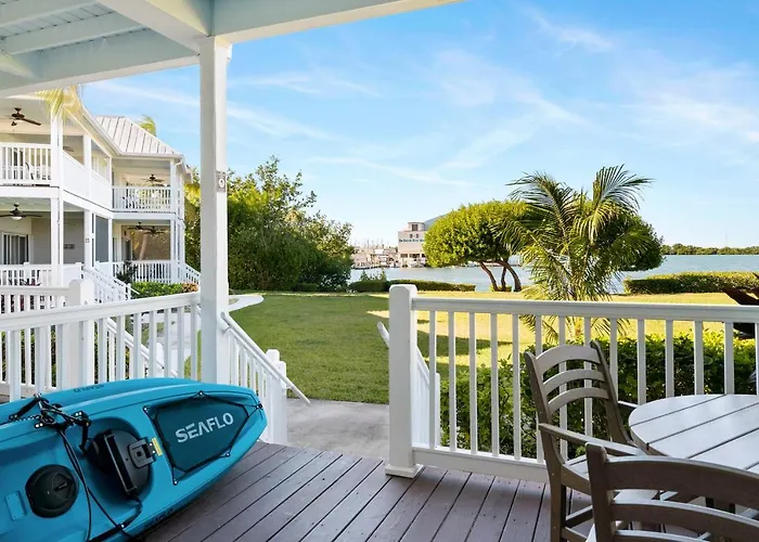 Beach House Getaway - Waterfront Villa In Duck Key
