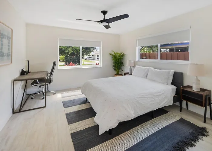 Newly Remodeled House In Miami - 3Br House With Private Yard - 5 Min Ride To Hollywood Beach
