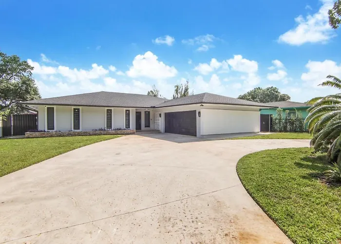 Miami House Pool Game Room Bbq L24