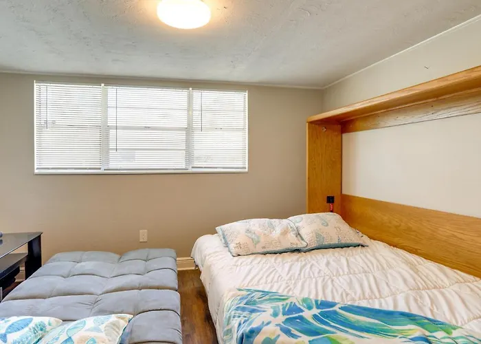 Family-Friendly Gulfport Retreat Near The Beach