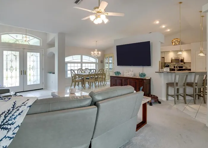 Pool, Grill & Golf Course Views: Spring Hill Stay!