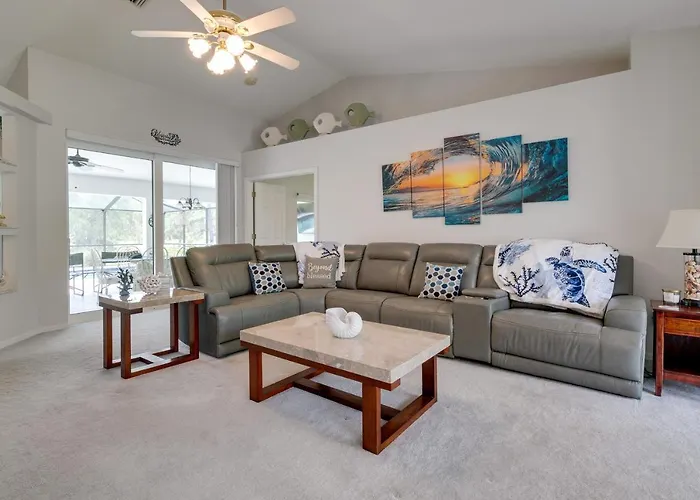 Pool, Grill & Golf Course Views: Spring Hill Stay!