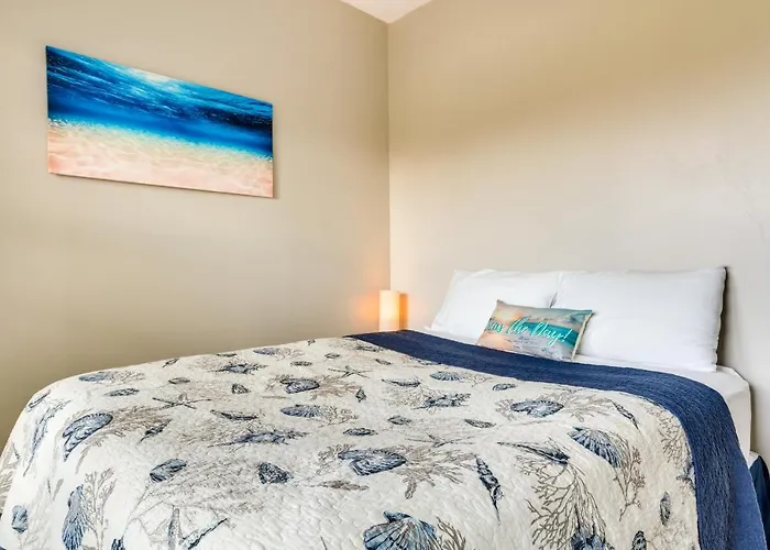 Bayfront Pensacola Beach Condo W/ Pool & Elevator