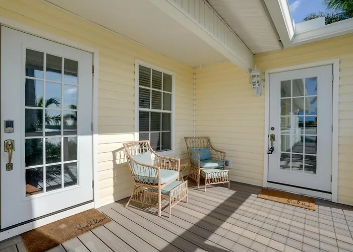 Bokeelia Island Oasis: Waterfront, Private Dock!