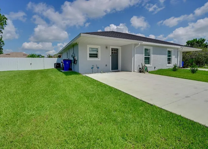 Hot Tub & Fenced Yard: Home In Sebring