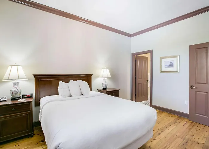 Water Street Hotel & Marina, An Ascend Collection Hotel