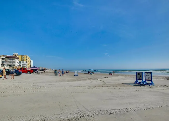 New Smyrna Beach Condo W/ Pool & Beach Access!