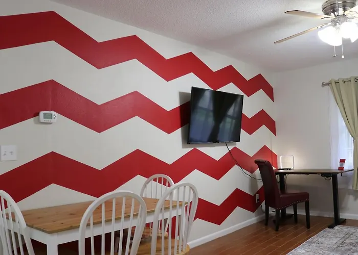Hidden Ruby-Apartment With Kitchen And Laundry