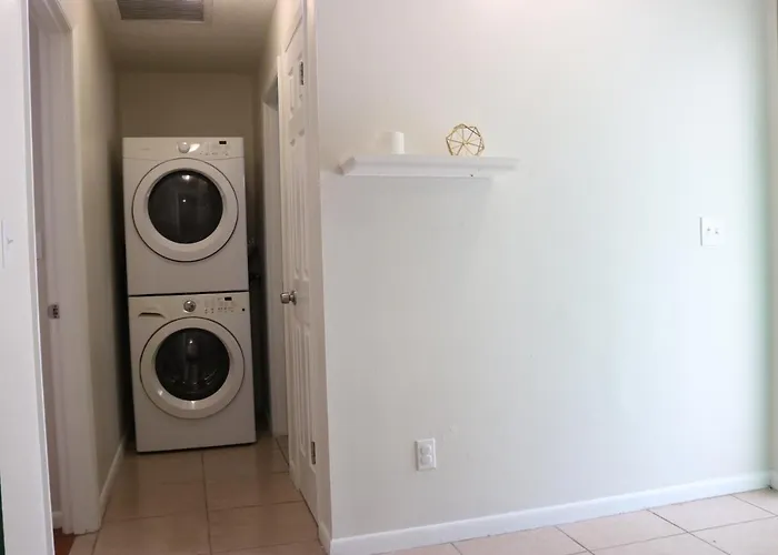 Hidden Emerald-Apartment With Kitchen And Laundry