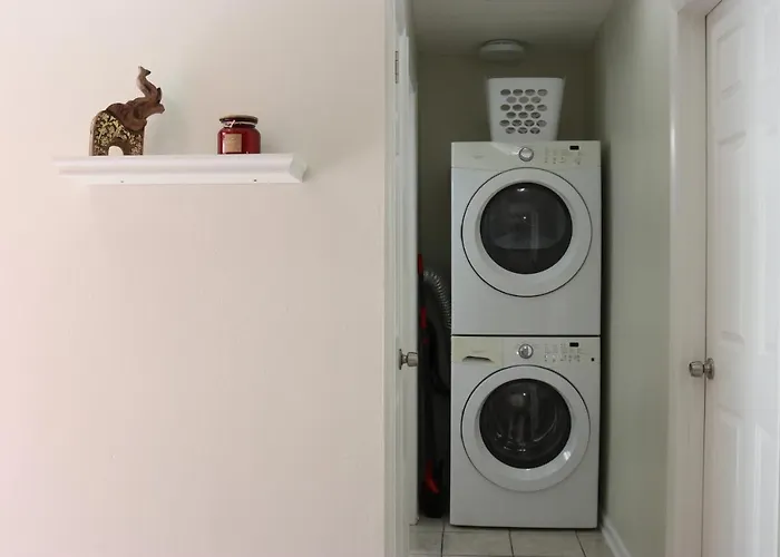 Hidden Ruby-Apartment With Kitchen And Laundry