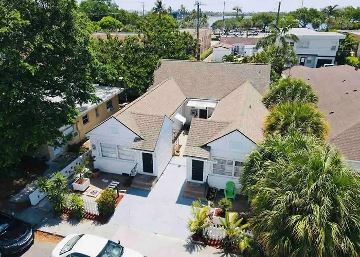 Steps To Beach & Downtown! Cozy Beach Bungalow #1