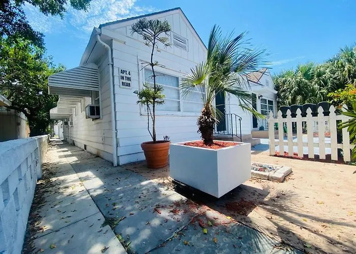 Steps To Beach & Downtown! Spacious Beach Bungalow #2
