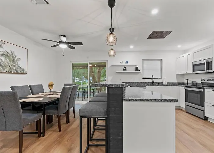 Gainesville-Newly Remodeled Home