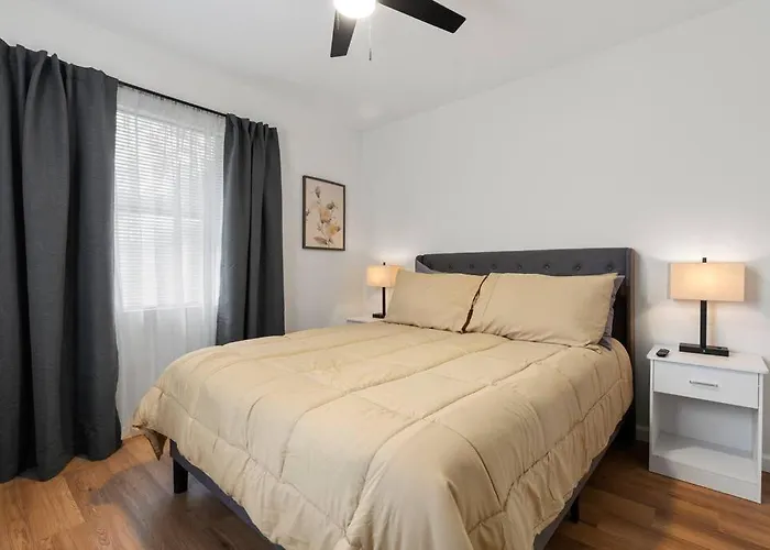 Gainesville-Newly Remodeled Home