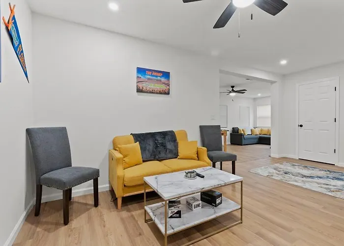 Gainesville-Newly Remodeled Home