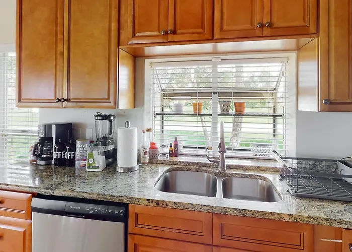 Port St Lucie Escape W/ Yard: 'Glenwood Hideaway'