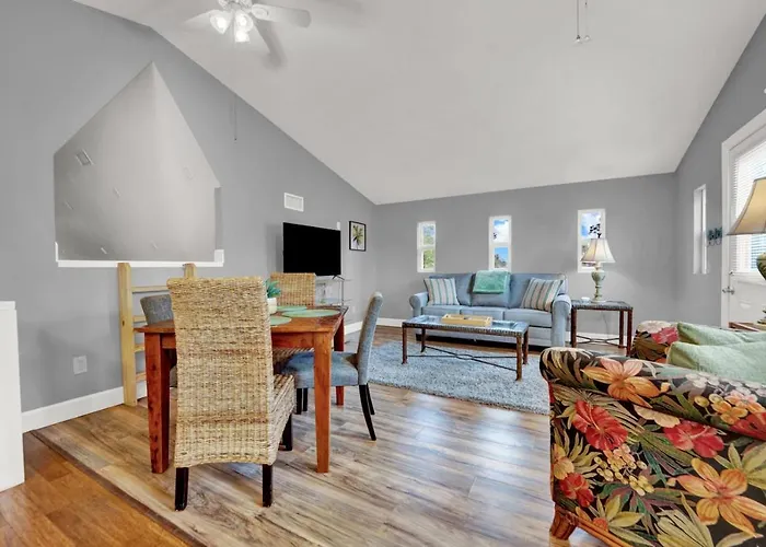 Adorable 1 Bdr With Full Kitchen Deck Washer Dryer
