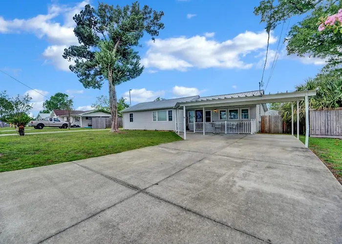 Spacious Family Retreat With Game Room 25 Mins To Pcb