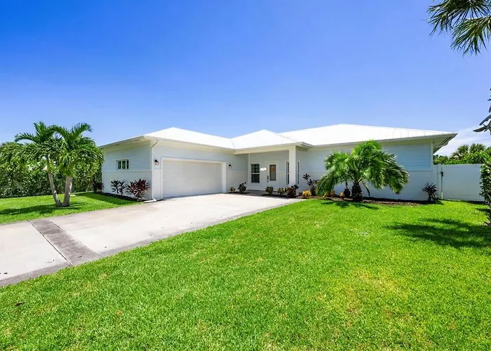 Mini Golf Course*Heated Saltwater Pool*Lakeview!