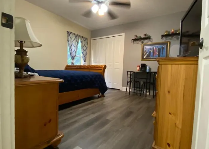 A Treasure Coast Gem- Private Entrance And Private Bathroom