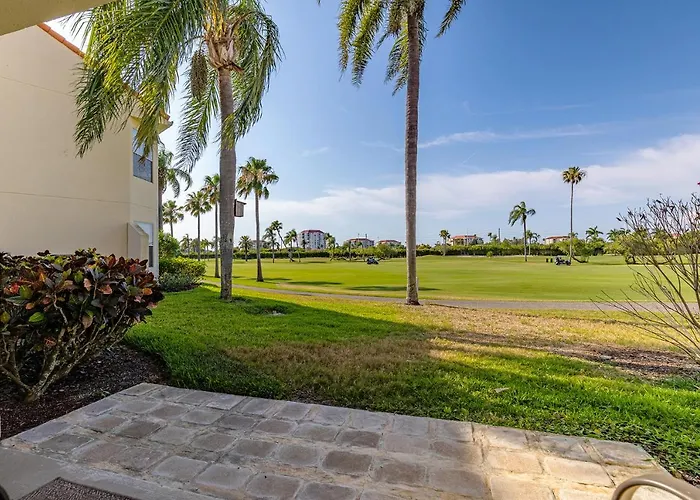 Newly Updated St. Pete 2-Br Condo On Isla Del Sol