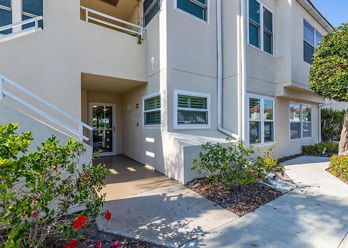 Newly Updated St. Pete 2-Br Condo On Isla Del Sol