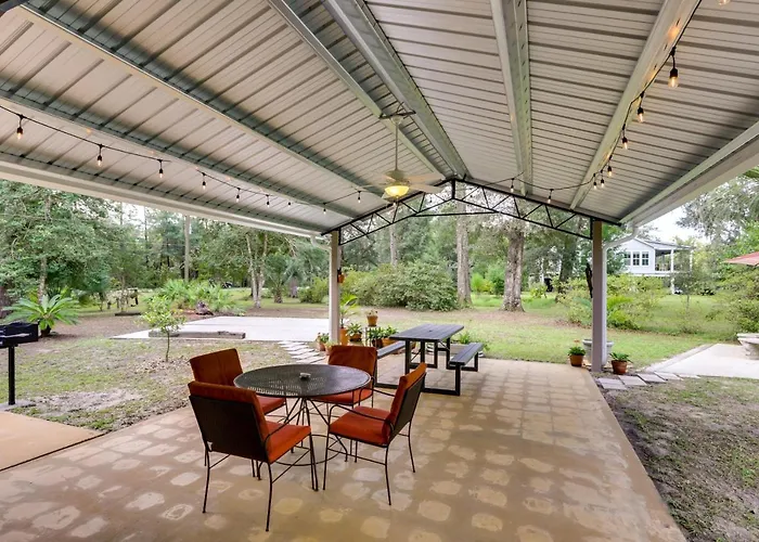 Riverfront Florida Escape W/ Grill & Fire Pit!