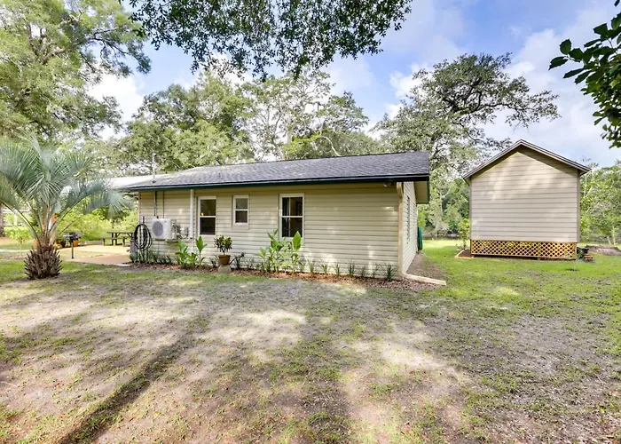 Riverfront Florida Escape W/ Grill & Fire Pit!