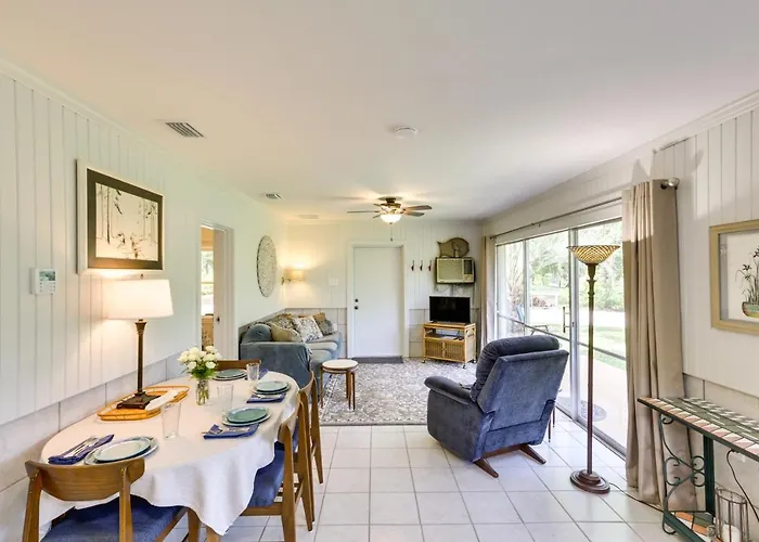 Riverfront Florida Escape W/ Grill & Fire Pit!