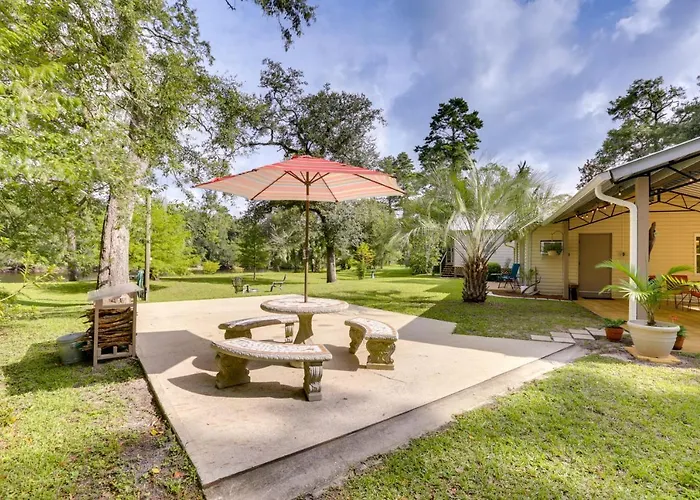 Riverfront Florida Escape W/ Grill & Fire Pit!