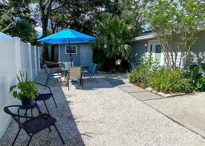 Tropical And Tranquil Bradenton Hideaway