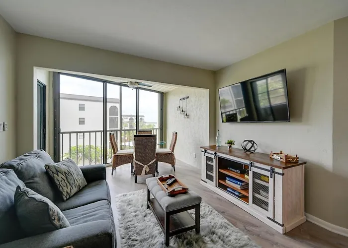 Waterfront Marco Island Condo Near Tigertail Beach