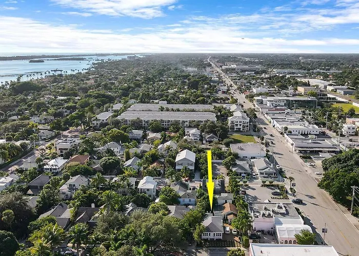 Croton Cottage - Downtown Wpb Guest House