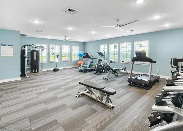 Luxurious 2/2 Condo With Pool, Gym And Laundry