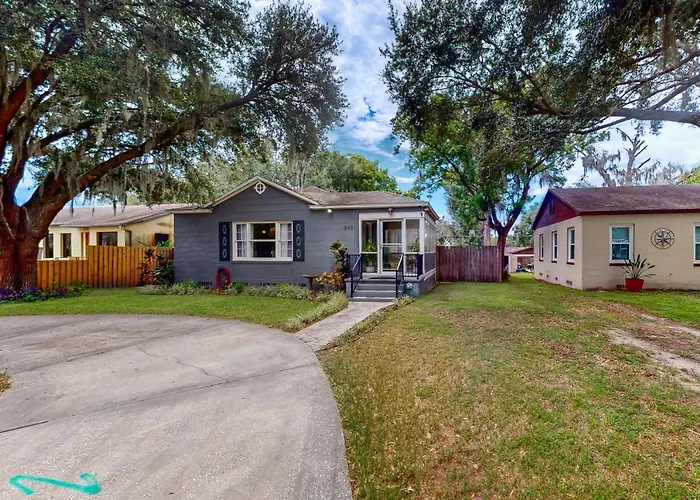 Walkable Dixieland District Gem With Yard