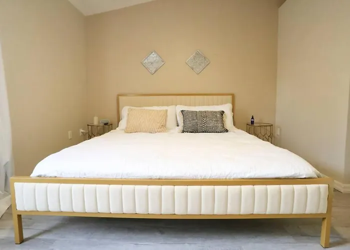 Stylish Sanctuary King Beds Upscale Condo