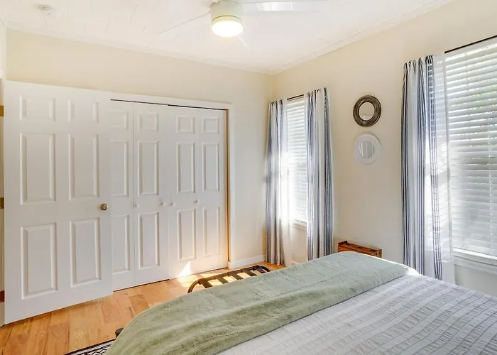 Lake Wales Vacation Rental W/ Screened-In Porch!