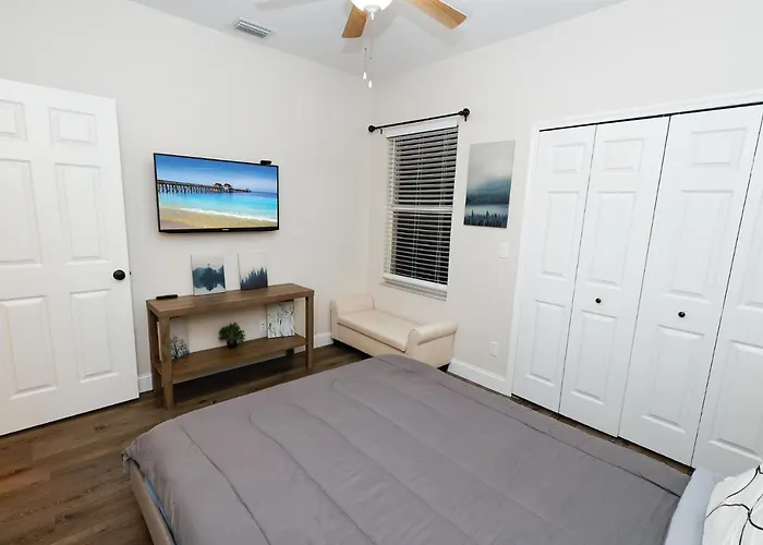 Stylish 2Br Unit W/ Hot Tub 5 Mins From The Beach!