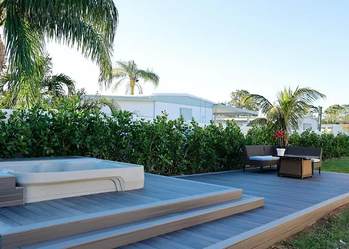 Stylish 2Br Unit W/ Hot Tub 5 Mins From The Beach!