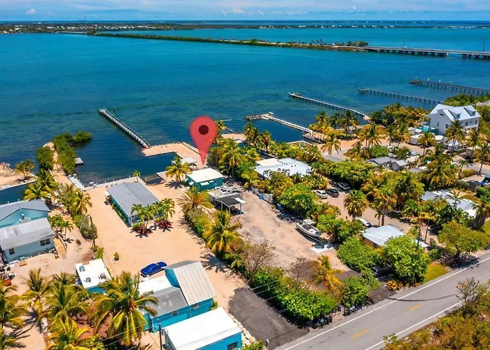 Waterfront Cozy Cottage With Boat Ramp & Dock
