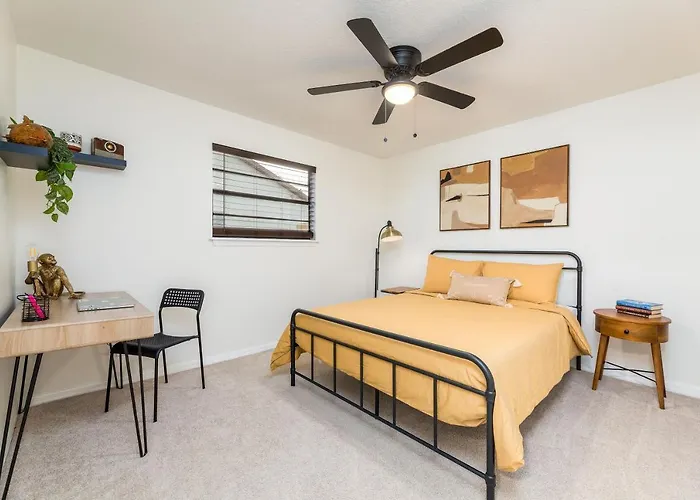 Heated Pool, Game Room & 4Bdrm - Bay Bungalow