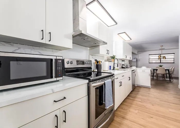 Heated Pool, Game Room & 4Bdrm - Bay Bungalow