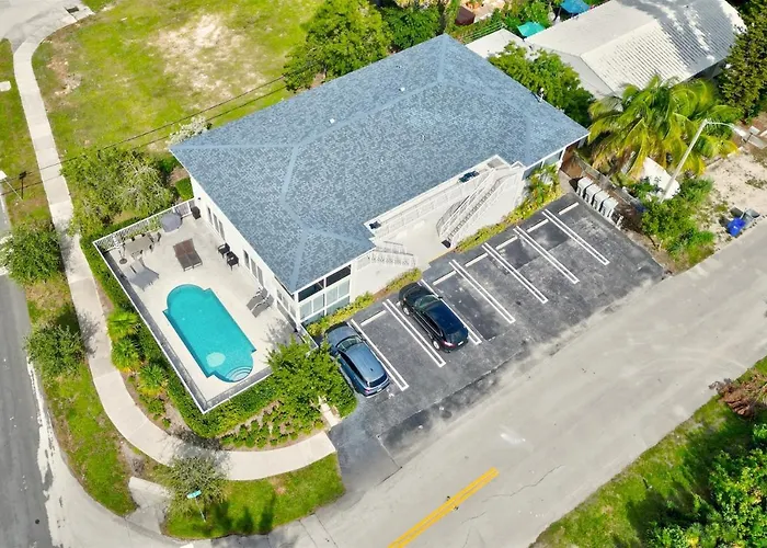 Sunny Pompano Beach With Pool Access