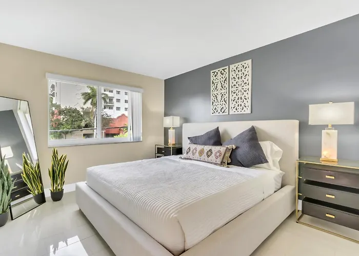 Sunny Pompano Beach With Pool Access