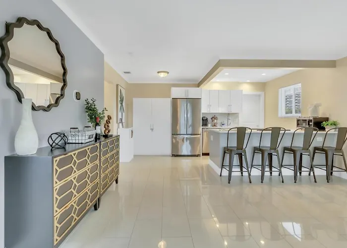 Sunny Pompano Beach With Pool Access